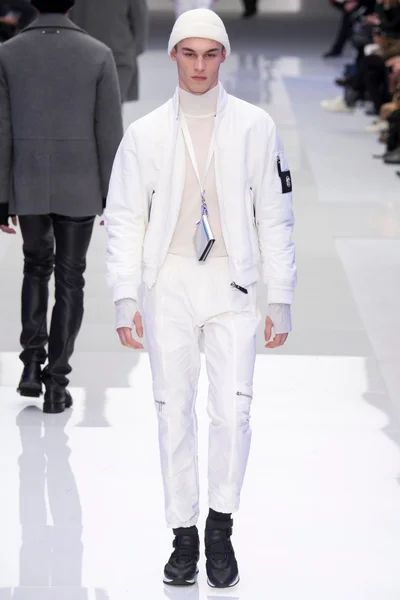 Look 12